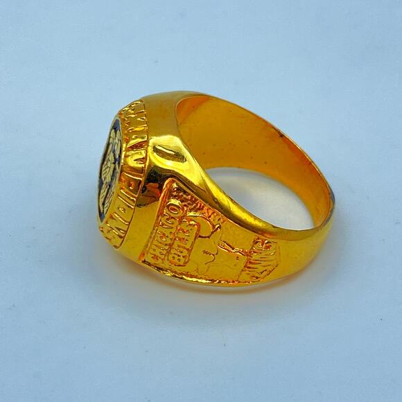 Chicago Bulls Michael Jordan 1996 Championship Ring Replica Gold Tone Size 9 - Picture 5 of 6
